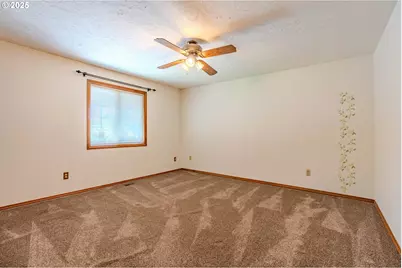 975 SW Florence Ct, Gresham, OR 97080 - Photo 15