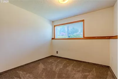 975 SW Florence Ct, Gresham, OR 97080 - Photo 31