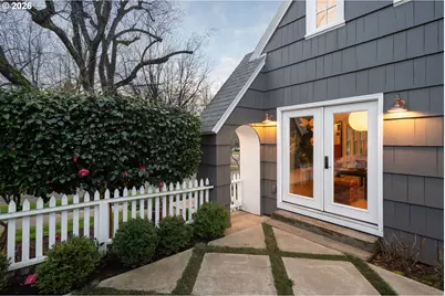 704 NE Hazelfern Pl, Portland, OR 97232 - Photo 41