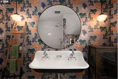 704 NE Hazelfern Pl, Portland, OR 97232 - Photo 17