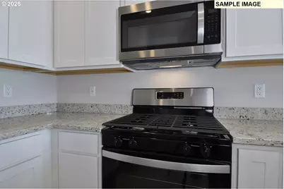 1101 Parkside Ave, Woodburn, OR 97071 - Photo 9