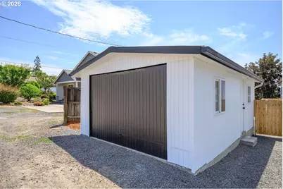 253 E 7th St, Lafayette, OR 97127 - Photo 39