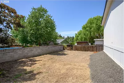 253 E 7th St, Lafayette, OR 97127 - Photo 33