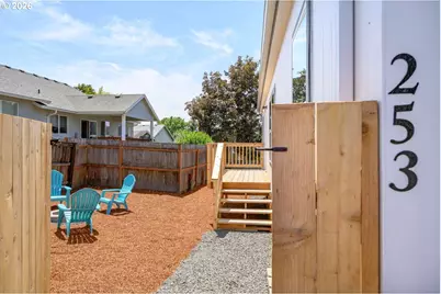 253 E 7th St, Lafayette, OR 97127 - Photo 3