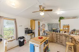 2420 NE Hembree St, McMinnville, OR 97128 - Photo 9