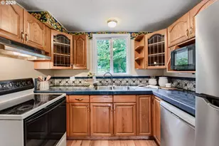3740 SW Comus St, Portland, OR 97219 - Photo 9