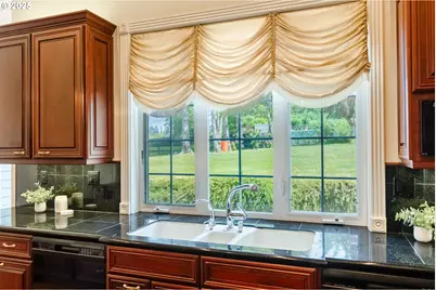 20417 SW Inglis Dr, Beaverton, OR 97007 - Photo 23