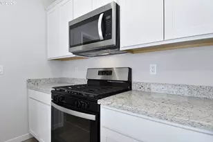 1367 Owl Ave, Woodburn, OR 97071 - Photo 11