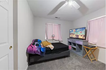 422 E 5th St, Lafayette, OR 97127 - Photo 23