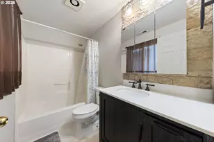 422 E 5th St, Lafayette, OR 97127 - Photo 21