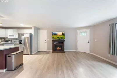 422 E 5th St, Lafayette, OR 97127 - Photo 5