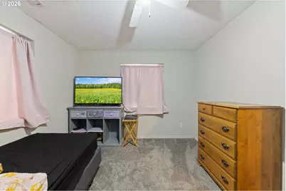422 E 5th St, Lafayette, OR 97127 - Photo 25
