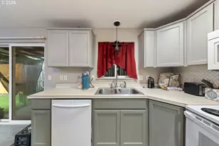 422 E 5th St, Lafayette, OR 97127 - Photo 13