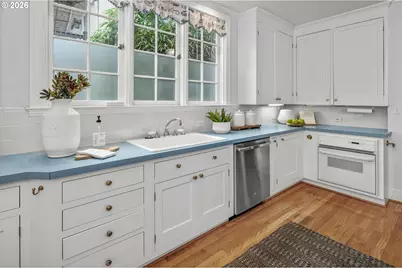 2300 SW 18th Ave, Portland, OR 97201 - Photo 13