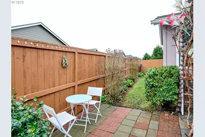 1944 Santiam Dr, Woodburn, OR 97071 - Photo 33