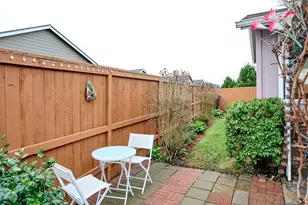 1944 Santiam Dr, Woodburn, OR 97071 - Photo 33