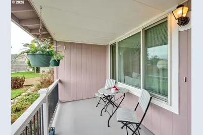 1944 Santiam Dr, Woodburn, OR 97071 - Photo 3