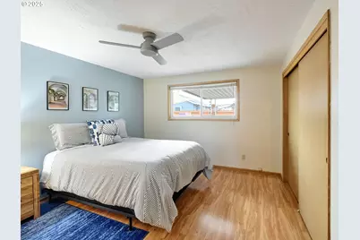 1944 Santiam Dr, Woodburn, OR 97071 - Photo 15