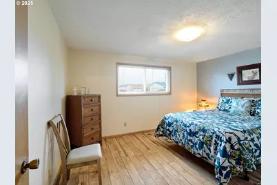 1944 Santiam Dr, Woodburn, OR 97071 - Photo 19