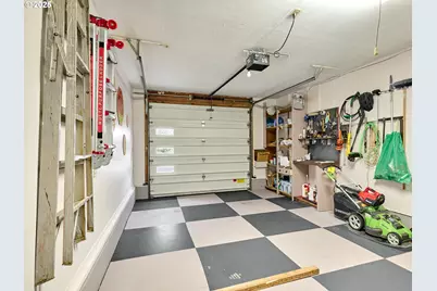 1944 Santiam Dr, Woodburn, OR 97071 - Photo 25