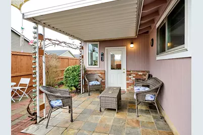 1944 Santiam Dr, Woodburn, OR 97071 - Photo 27