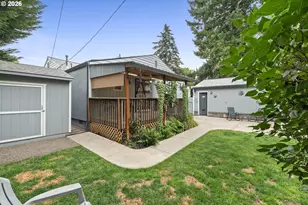 8325 NE Going Pl, Portland, OR 97220 - Photo 33