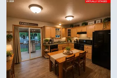 8325 NE Going Pl, Portland, OR 97220 - Photo 9