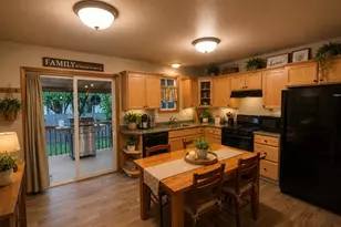 8325 NE Going Pl, Portland, OR 97220 - Photo 9