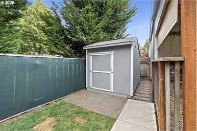 8325 NE Going Pl, Portland, OR 97220 - Photo 37