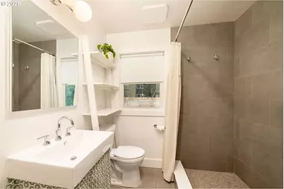 1317 NE 109th Ave, Portland, OR 97220 - Photo 9