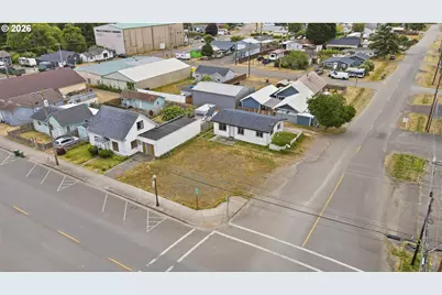 105 S 8th St, Lakeside, OR 97449 - Photo 15