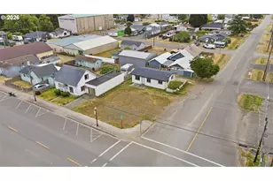 105 S 8th St, Lakeside, OR 97449 - Photo 15
