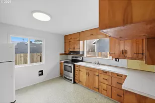 105 S 8th St, Lakeside, OR 97449 - Photo 7