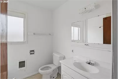 105 S 8th St, Lakeside, OR 97449 - Photo 11