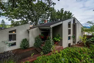 1172 SE Hawthorne Dr, Roseburg, OR 97470 - Photo 1