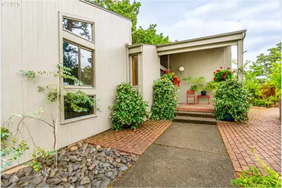 1172 SE Hawthorne Dr, Roseburg, OR 97470 - Photo 1