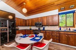 1172 SE Hawthorne Dr, Roseburg, OR 97470 - Photo 13