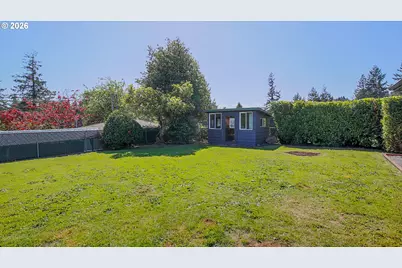 853 W 15th St, Coquille, OR 97423 - Photo 29