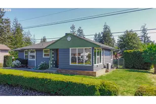 853 W 15th St, Coquille, OR 97423 - Photo 3