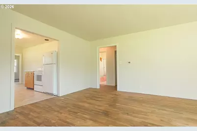 853 W 15th St, Coquille, OR 97423 - Photo 9