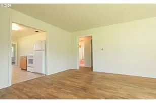 853 W 15th St, Coquille, OR 97423 - Photo 9