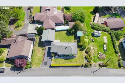 853 W 15th St, Coquille, OR 97423 - Photo 41