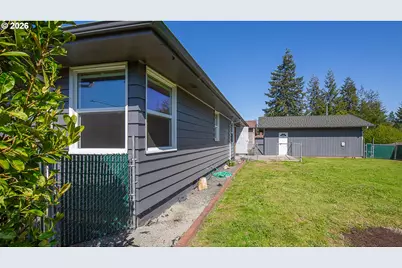 853 W 15th St, Coquille, OR 97423 - Photo 39