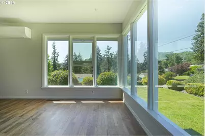 853 W 15th St, Coquille, OR 97423 - Photo 9