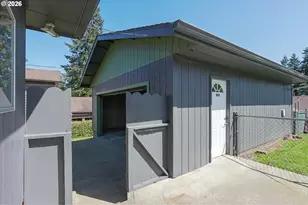 853 W 15th St, Coquille, OR 97423 - Photo 31