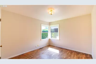 853 W 15th St, Coquille, OR 97423 - Photo 19