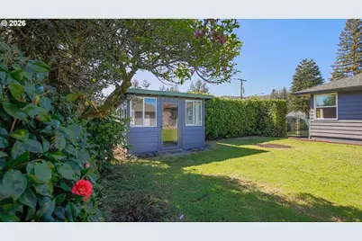853 W 15th St, Coquille, OR 97423 - Photo 33