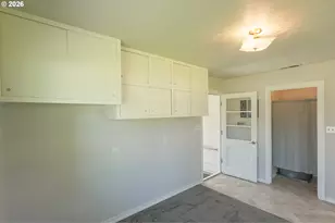 853 W 15th St, Coquille, OR 97423 - Photo 21