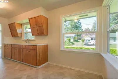 853 W 15th St, Coquille, OR 97423 - Photo 13