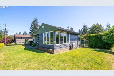 853 W 15th St, Coquille, OR 97423 - Photo 3